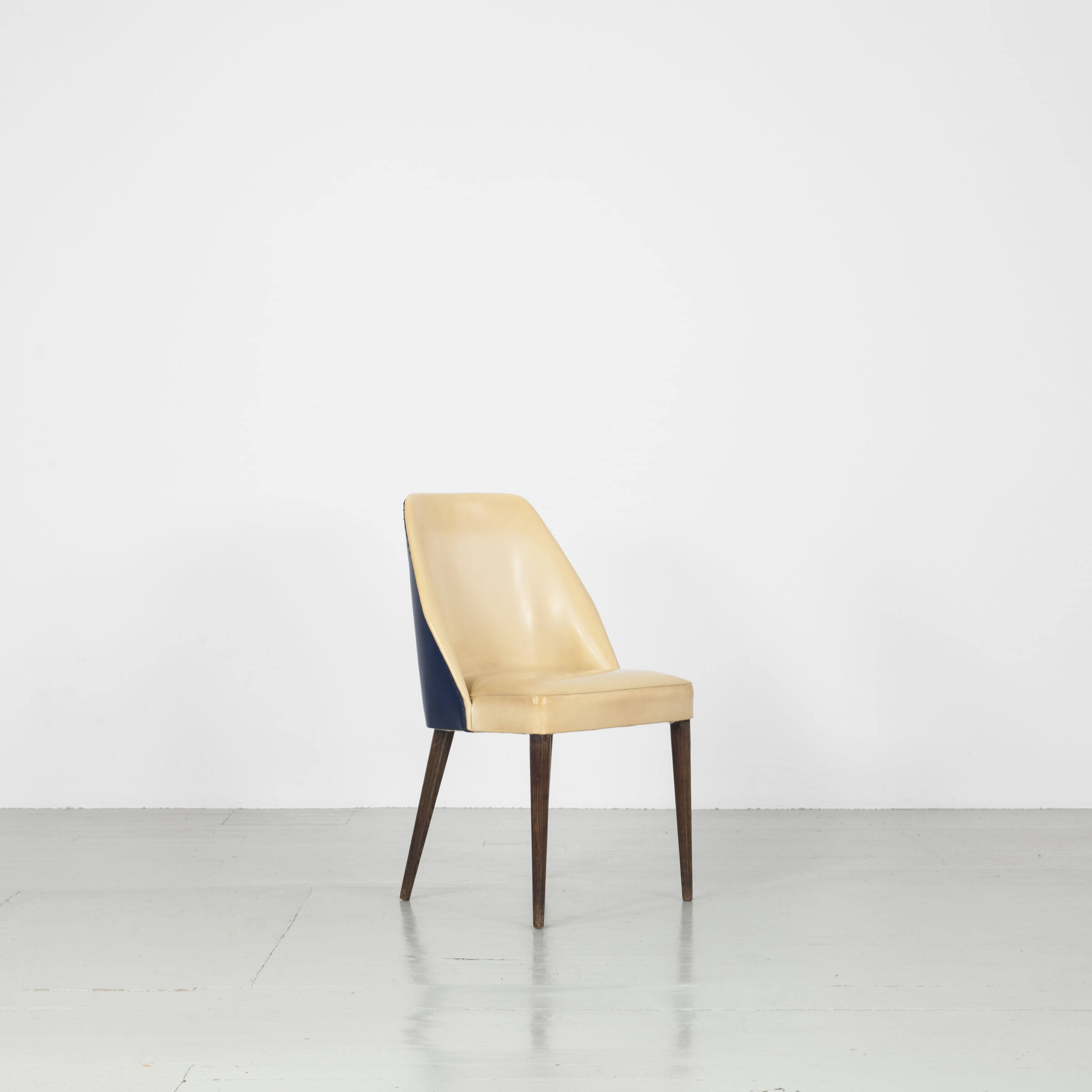 Cassina gelb blau