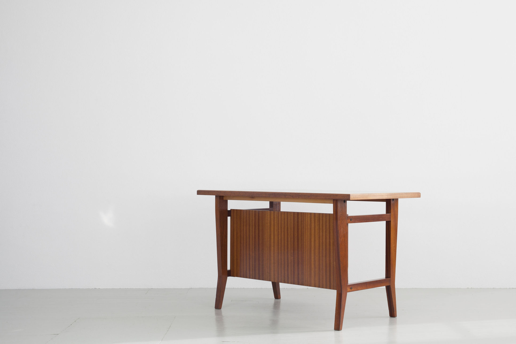 [Translate to en:] Gio Ponti Schreibtisch