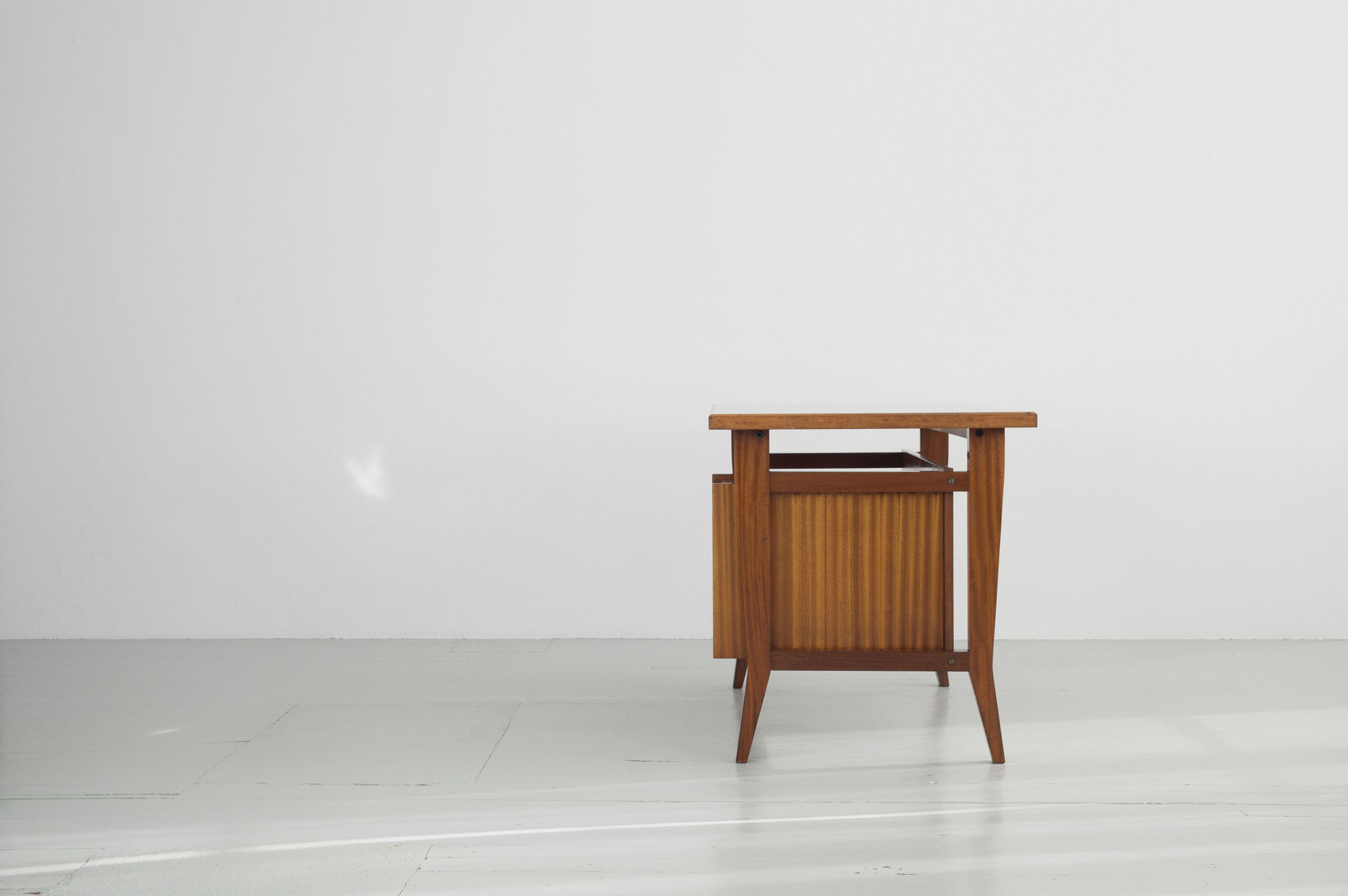 [Translate to en:] Gio Ponti Schreibtisch