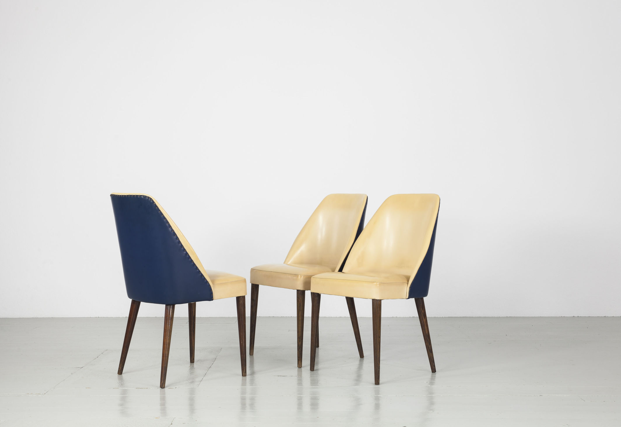 Cassina gelb blau